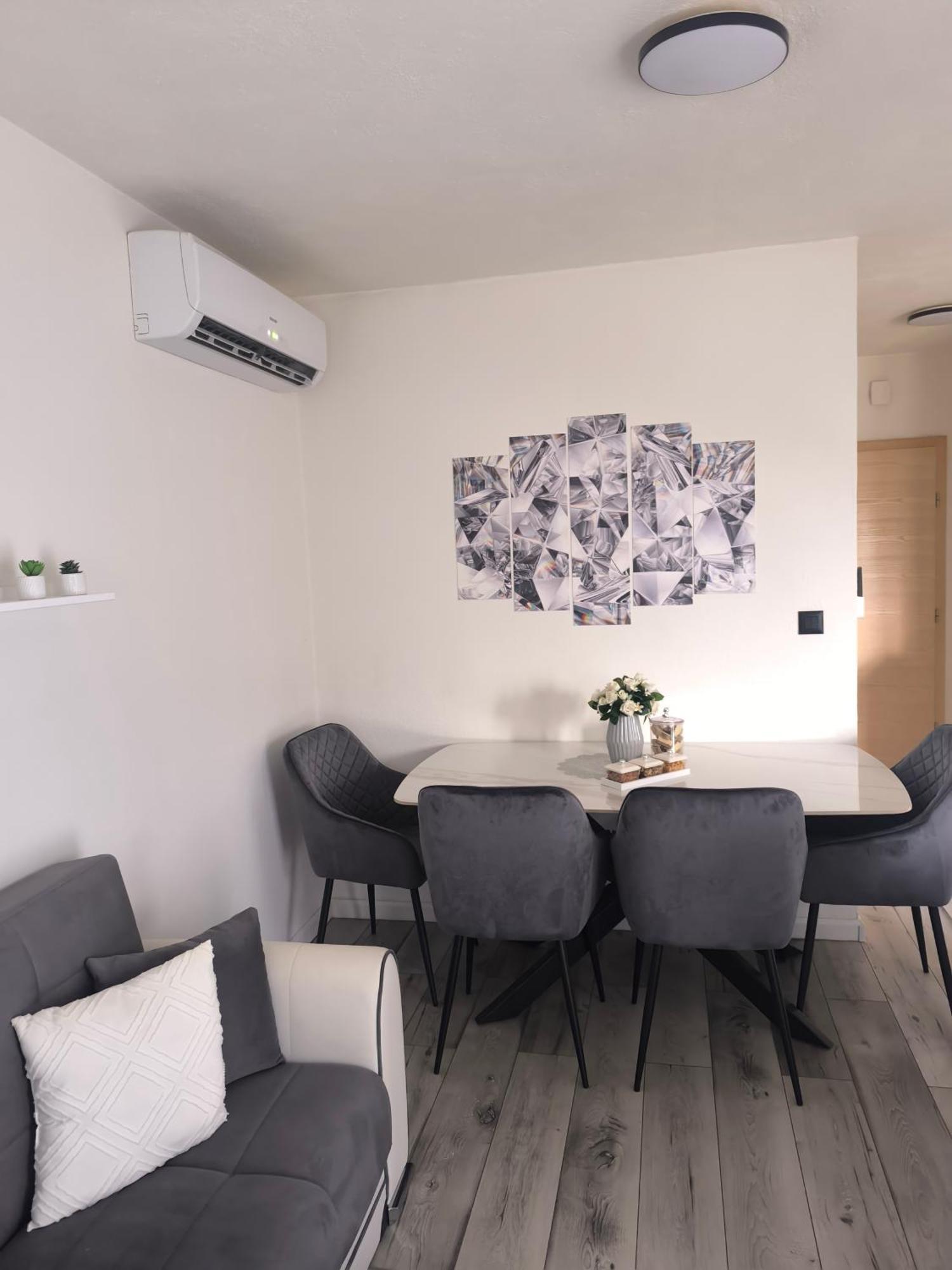 Apartman Rex Svinisce Exterior photo